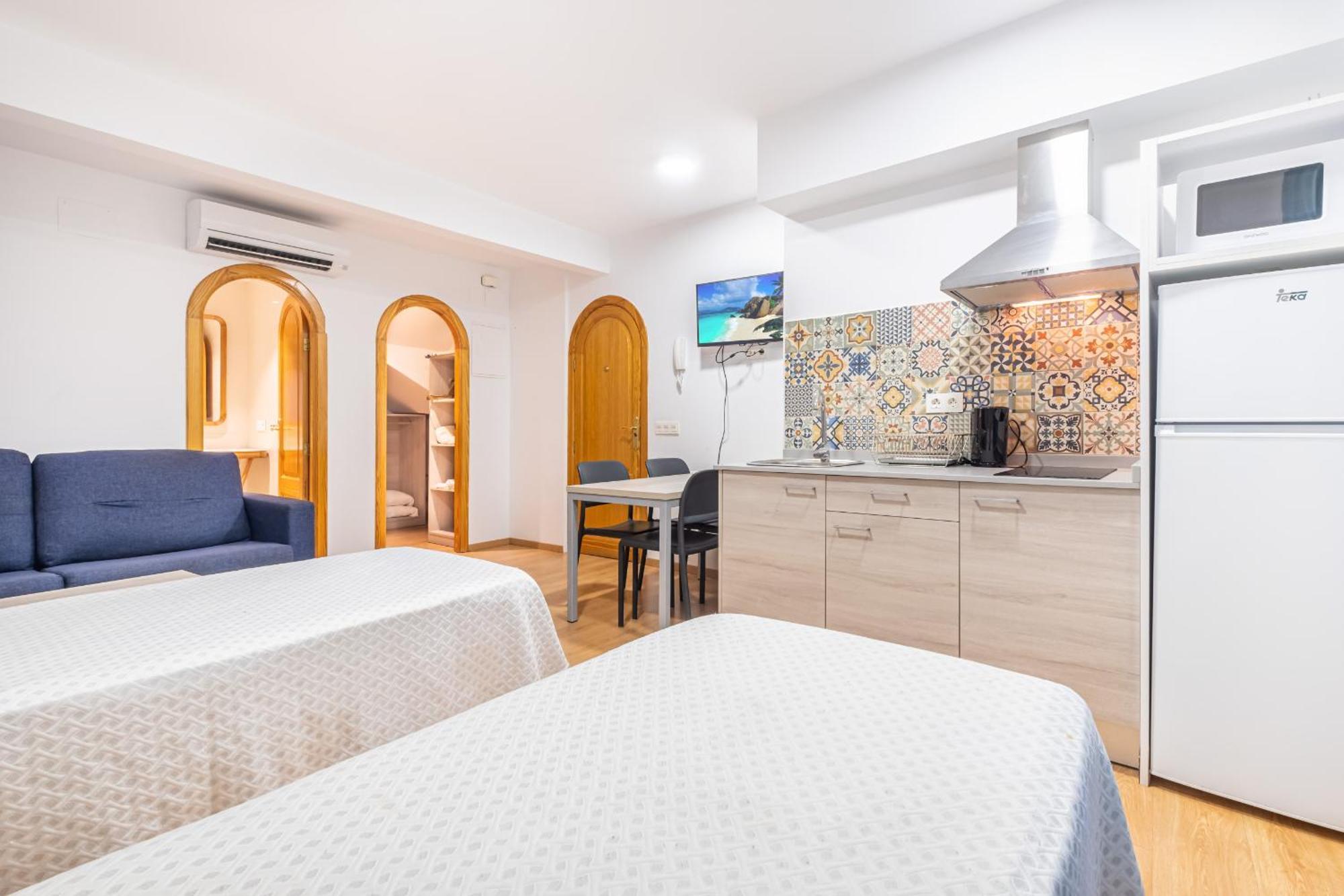 Apartamentos El Castell Benidorm Old-Town Exterior photo
