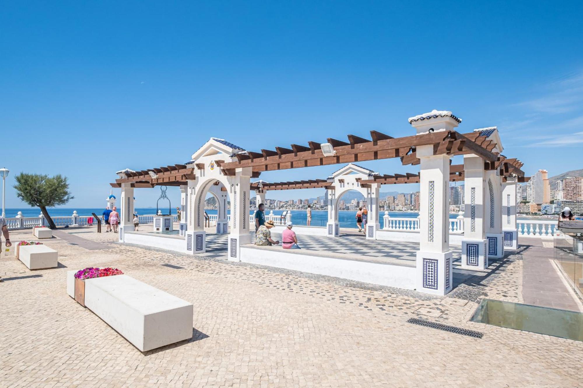 Apartamentos El Castell Benidorm Old-Town Exterior photo