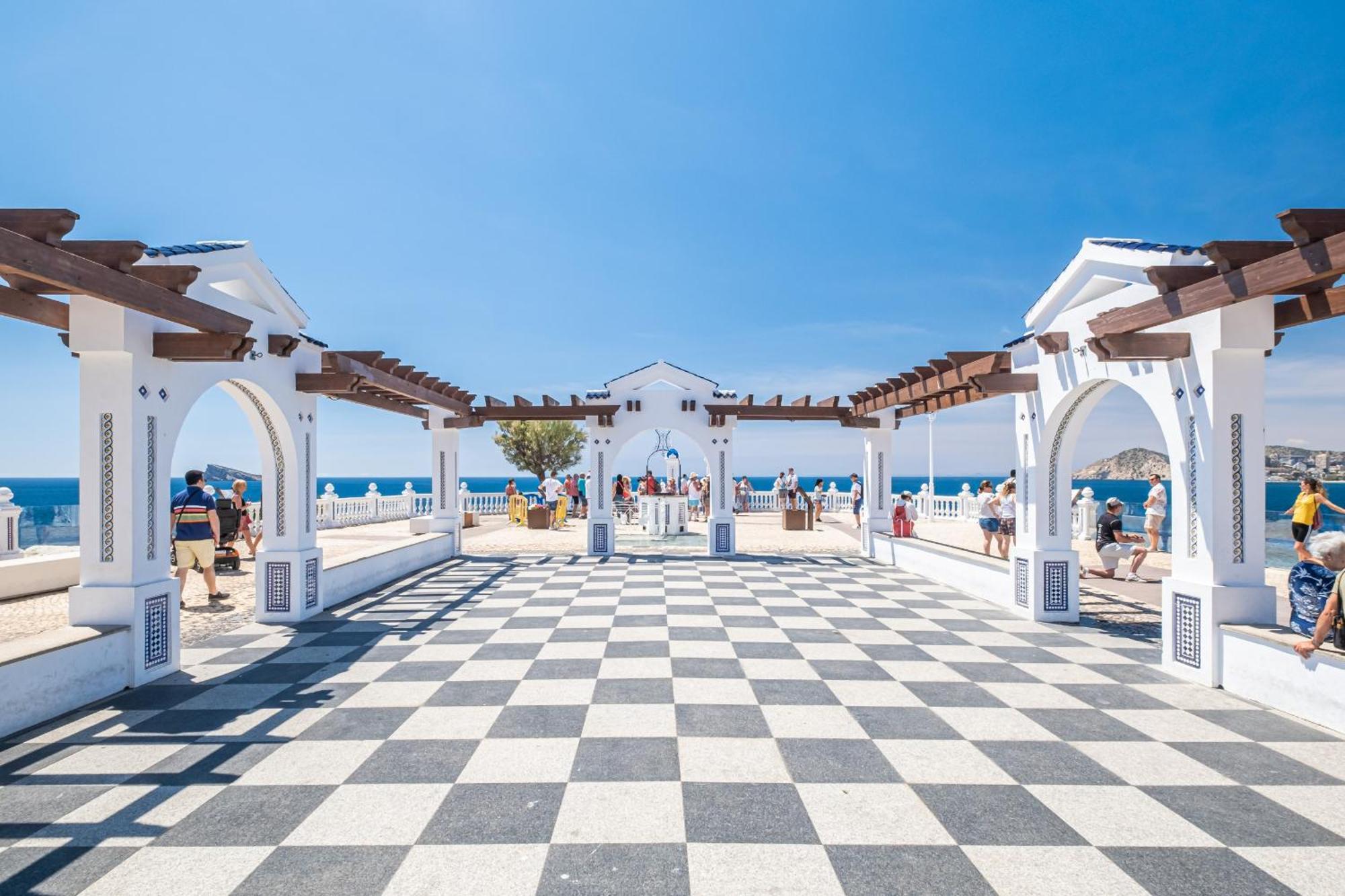 Apartamentos El Castell Benidorm Old-Town Exterior photo